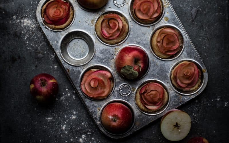 Miniæbletærter med gedeost