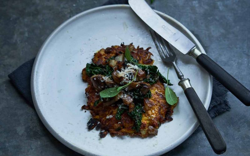 Ost i grønne hverdagsklæder: Græskar-rösti med ost, palmekål og svampe