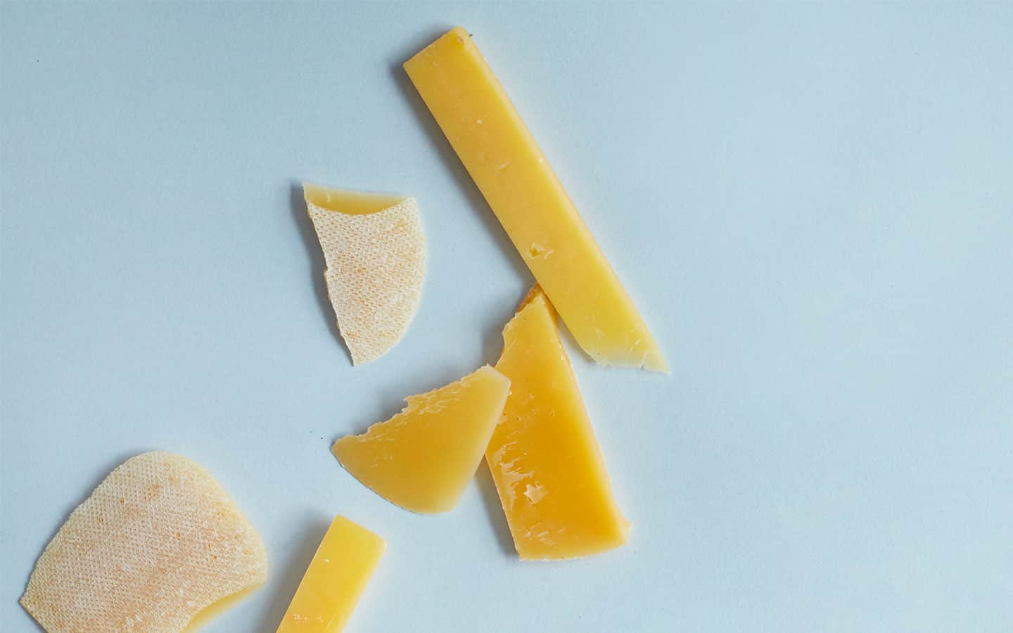 Sådan kan du bruge dine osteskorper. Har du rester af ost og osteskorper liggende i køleskabet? Så får du her opskrifter og tips til at få brugt dine osterester.