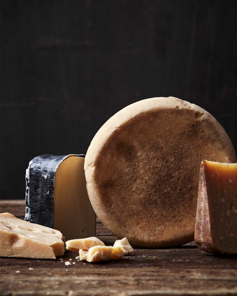 Hvor gammel kan en ost blive? Læs historien om verdens ældste ost og 7 ting, du sikkert ikke vidste om gammel ost.