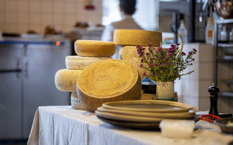 Tid til ost: Ostemagere, topkokke og andre madprofessionelle samles til symposium om modning og forædling af ost